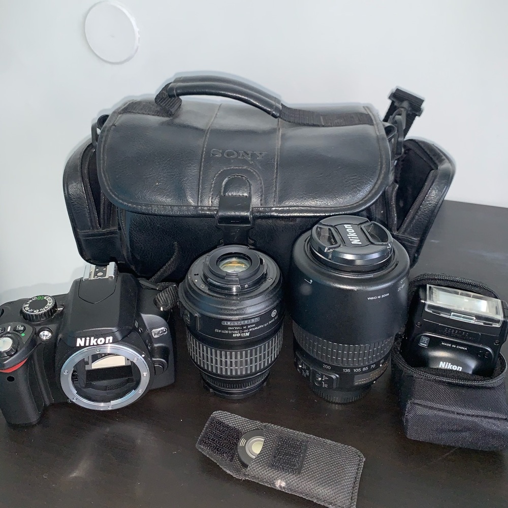 Nikon D60 comes with everything in photos